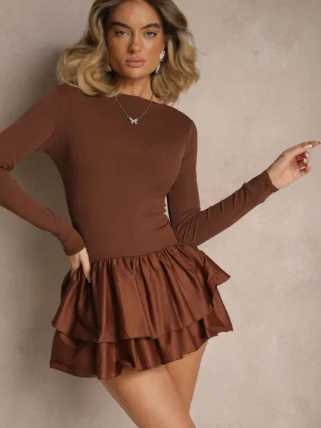 Sukienka Longsleeve o Rozkloszowanym Kroju z Falbanką Reline brązowa