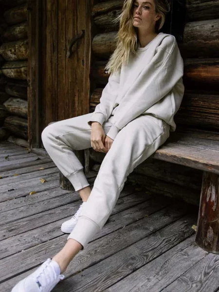 Спортен панталон MUUV. Soft Touch дамски с изчистен дизайн бежово