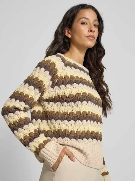 Sweter z dzianiny z okrągłym dekoltem model ‘NEZZY’ Free/quent zielony
