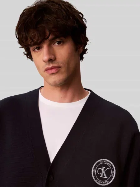 Kardigan rozpinany w kroju relaxed fit z czystej bawełny z wyhaftowanym logo Calvin Klein Jeans granatowy