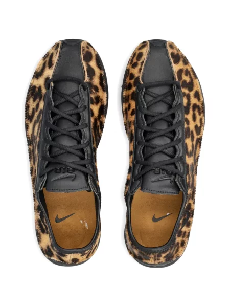 Sweter Nike zamszowy plisowany z nadrukiem brązowy