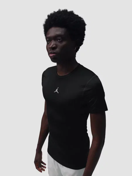 Короткая футболка Jordan черная
