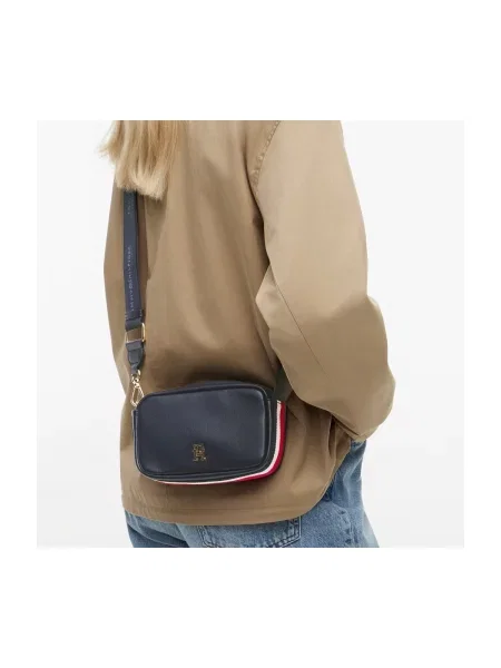 Crossbody kabelka Tommy Hilfiger z ekologickej kože modrá