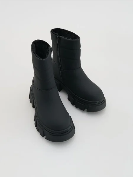 Утепленные ботинки Reserved из искусственной кожи черные