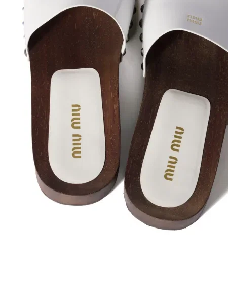 Δερμάτινα πεδιλα clogs Miu Miu λευκό