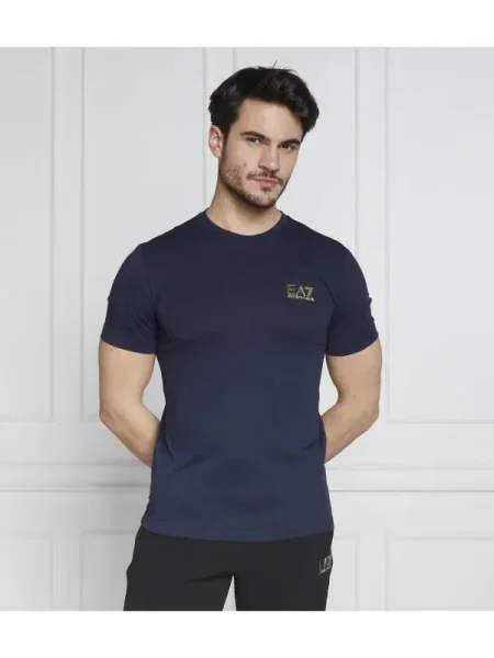 Tricou