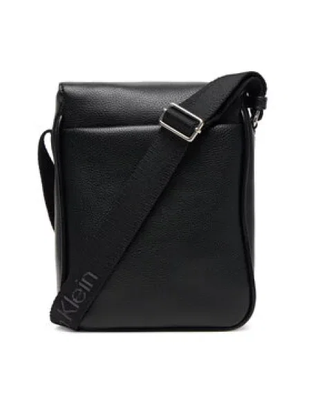Calvin Klein Maža rankinė Cargo Flap Reporter juoda