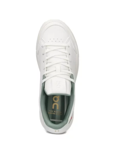Sneakers On λευκό