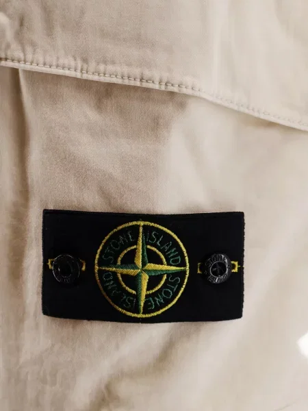 Pantaloni scurți cargo Stone Island cu strasuri