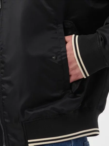 Куртка Armani Exchange чорна