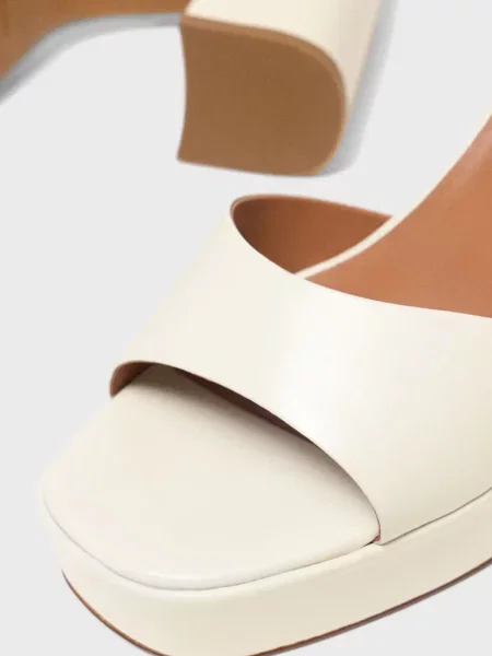 Шкіряні босоніжки Maje білі