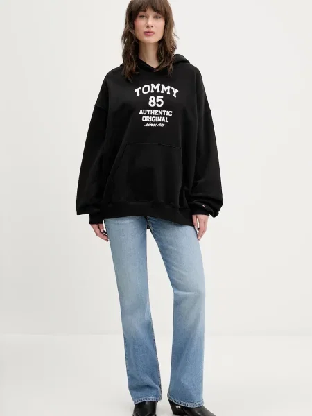 Bombažen pulover Tommy Jeans s kapuco črna