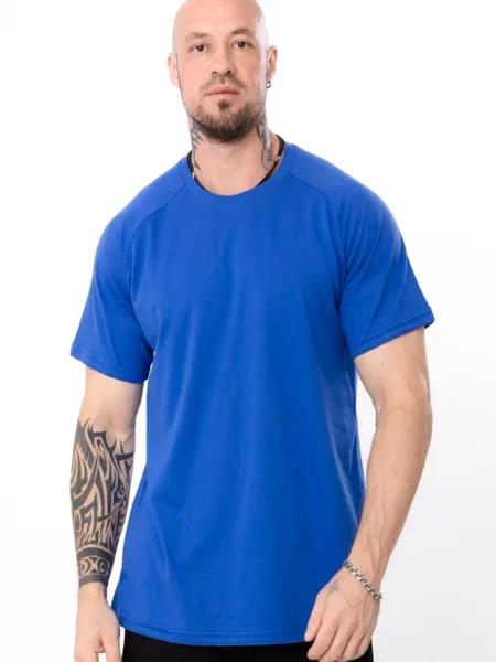 Футболка носи своє синяя