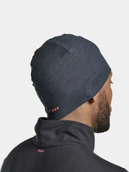 Шапка Saucony черная