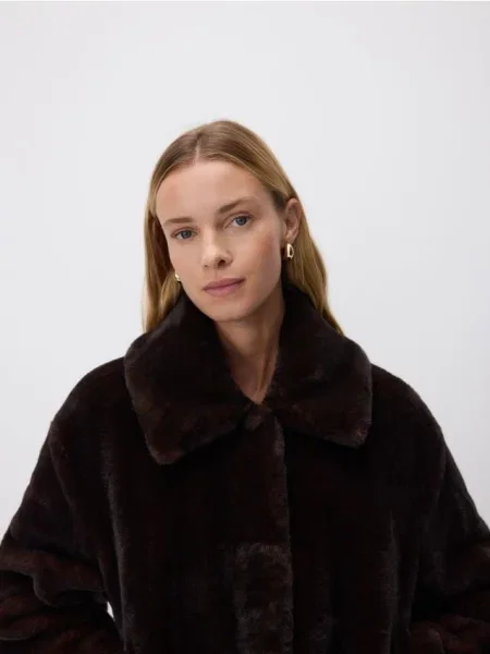 Reserved Куртка зі штучним хутром i коміром темно коричневий