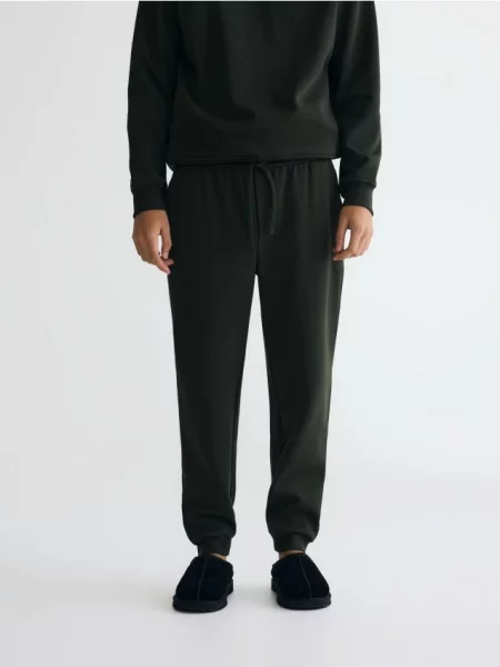 Reserved Спортивні штани regular fit коричневувато-зелений зелені