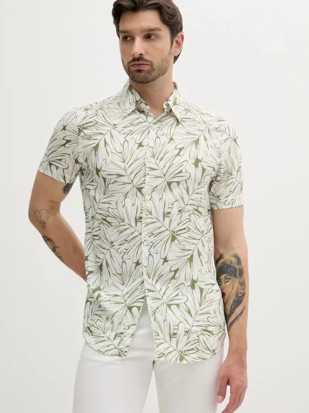 Риза Guess RAYON зелено с кройка по тялото с класическа яка бяло