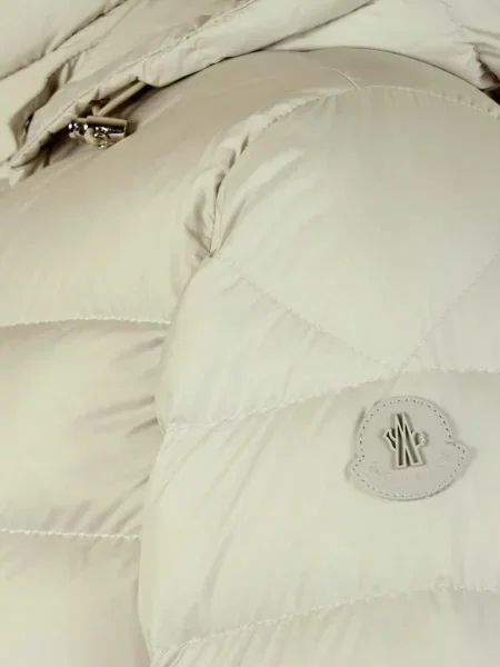 Geacă Moncler cu glugă cu autograf