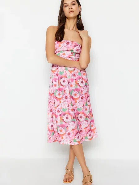 Rochie midi Trendyol cu model floral tricotate fără bretele roz