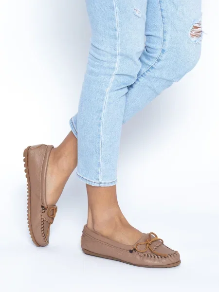 Minnetonka Mokasini Deerskin Kilty svetlo rjava