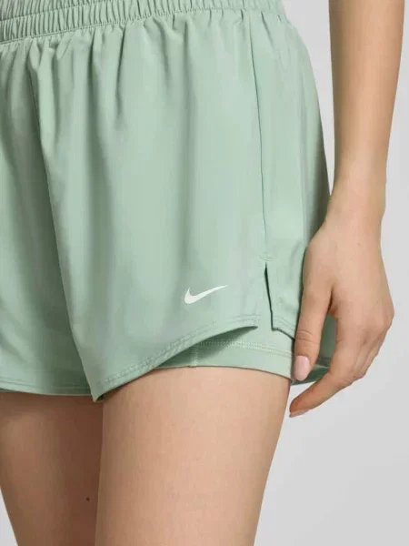 Szorty w efekcie 2 w 1 z logo Nike Training