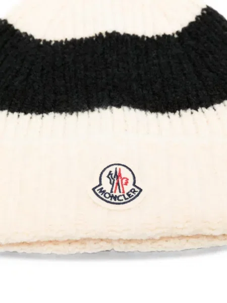 Căciulă Moncler cu autograf