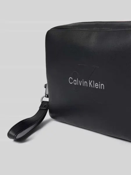 Calvin Klein kosmetyczka z imitacji skóry czarna