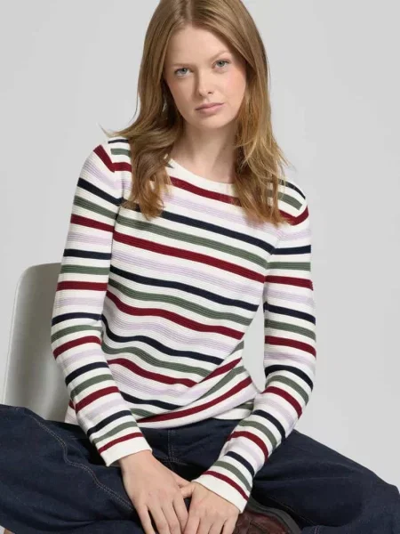 Sweter z dzianiny o kroju regular fit z czystej bawełny ze zrolowanymi wykończeniami Tom Tailor zielony