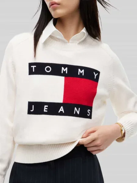 Sweter o kroju regular fit z mieszanka bawełny i wełny Tommy Jeans biały