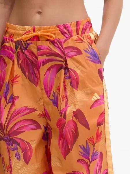 Top Adidas z autografem garniturowy w kwiatki czarny