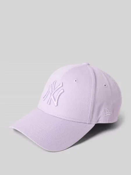 Czapka z daszkiem i detalem z logo New Era