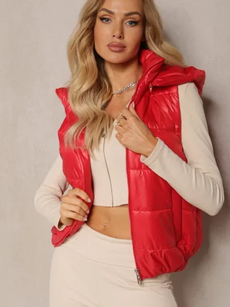 Vestă cu Glugă Detașabilă și Matlasare Decorativă Akkendia roșie
