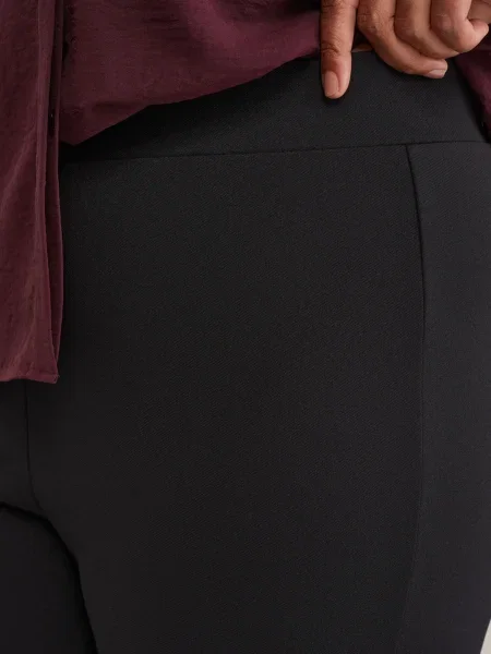 WE Fashion Nadrág fekete