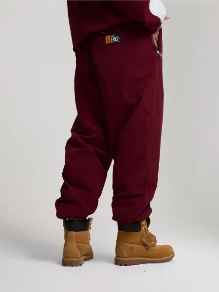 Pantaloni burgundy roșu