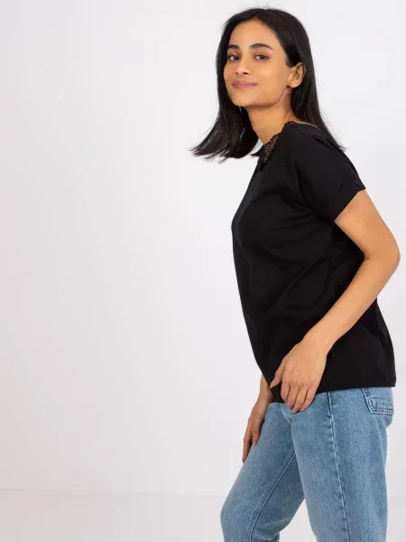 Blúzka Fashionhunters s výstrihom do v čierna