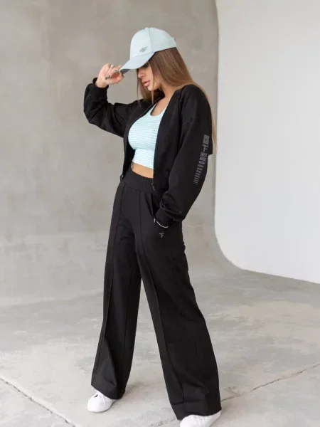 Женский костюм с брюками палаццо чорні