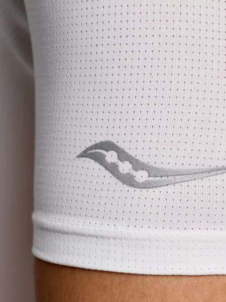 Футболка Saucony біла