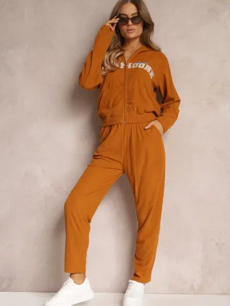 Costum tricotat din 2 piese cu bluză și pantaloni Eirso maro