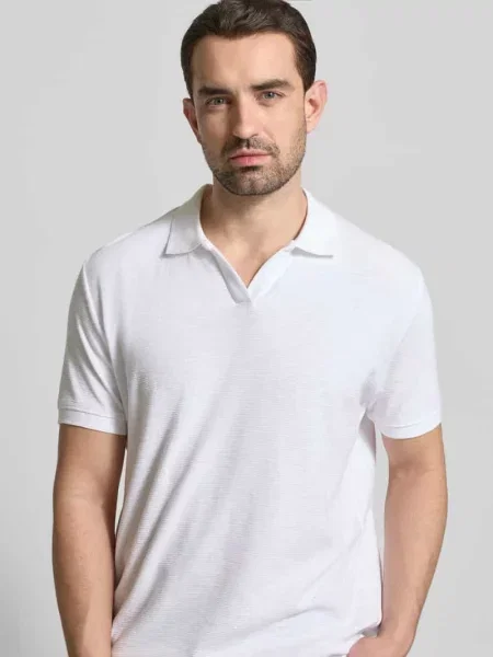 Koszulka polo o kroju comfort fit z dekoltem w serek Lindbergh białe