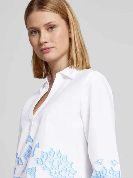 Bluzka o kroju relaxed fit z dekoltem w serek Comma błękitna