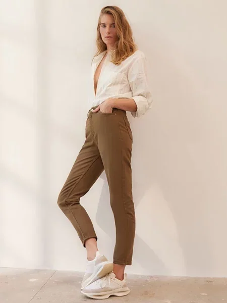 Trendyol Джинси мом без підкладки коричневий