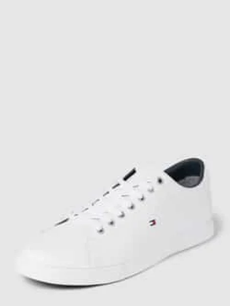 Sneakersy ze skóry z detalem z logo model ‘ESSENTIAL’ Tommy Hilfiger białe