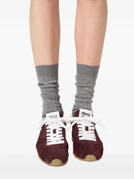 Sneakerși Miu Miu din piele de căprioară roșu