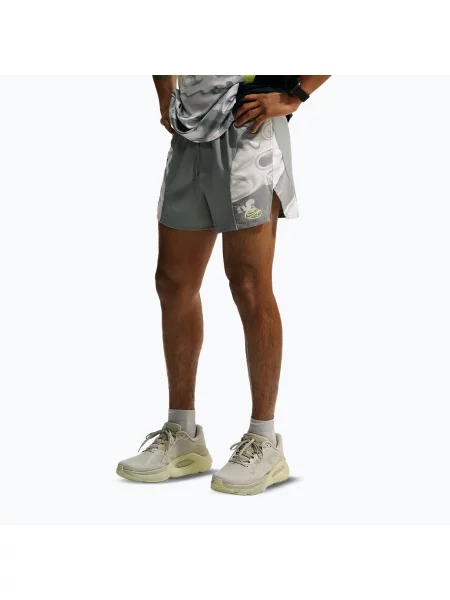 Pantaloni scurți de alergare pentru bărbați Nike Dri-Fit 4" smoke grey/black/light lemon twist negru