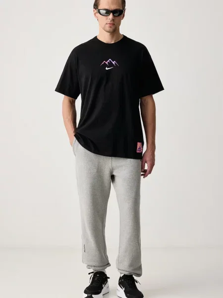 Nike Sportswear férfi póló fekete