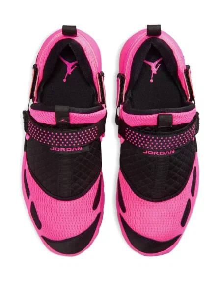 Sneakerși Jordan roz