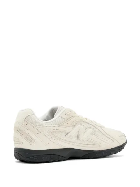 Șapcă New Balance cu broderie cu buline cu perforații gri