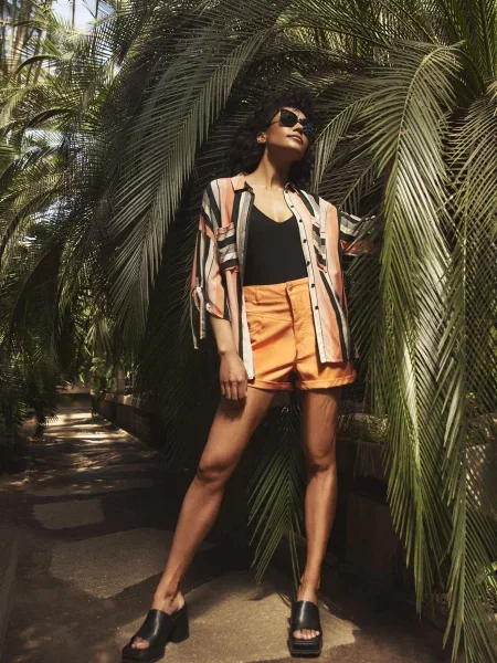 Pantaloni scurți Moodo din lyocell portocaliu