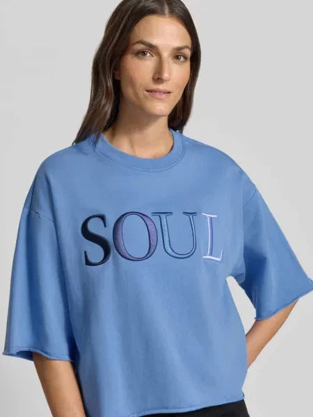 Bluza o krótkim kroju o kroju boxy fit z wyhaftowanym logo Smith And Soul