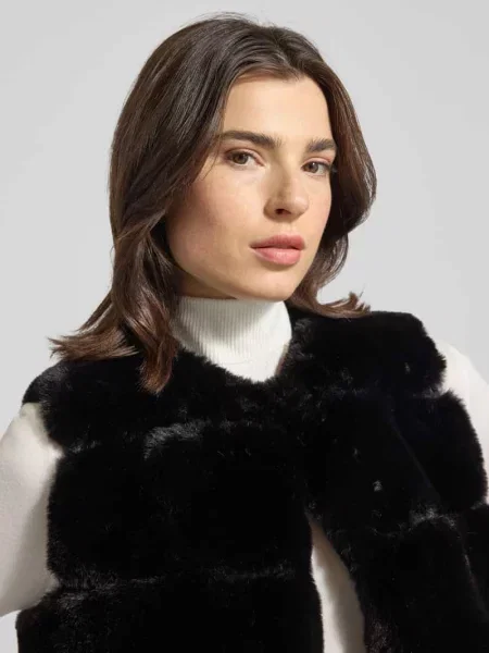Kamizelka o kroju regular fit ze sztucznego futra model ‘Askana’ B.young czarna